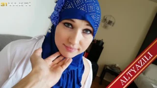 Boşanan Yakınına Desteğe Gelen Üvey Teyze Gece Yarısı Delikanlıyla Sevişti